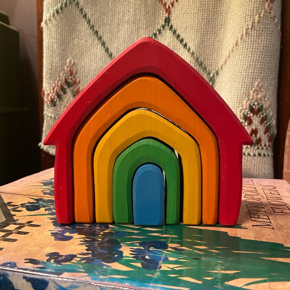 Grimm’s Rainbow Nesting House